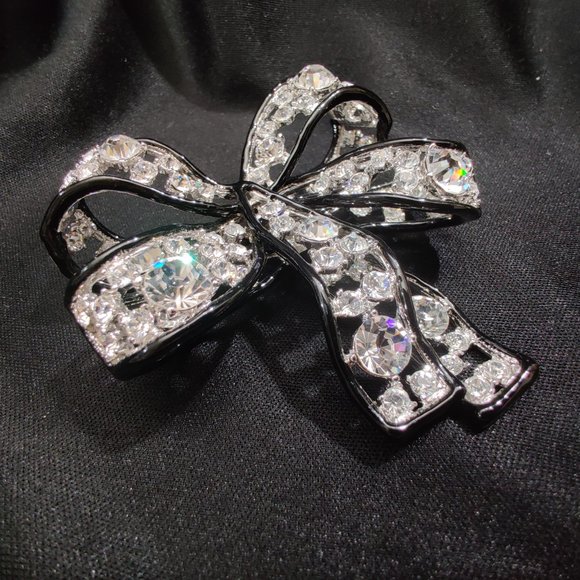 Signed KJL Kenneth Jay Lane BOLD Ribbon BOW Brooch 80's 90's Swarovski Crystal - Picture 2 of 7